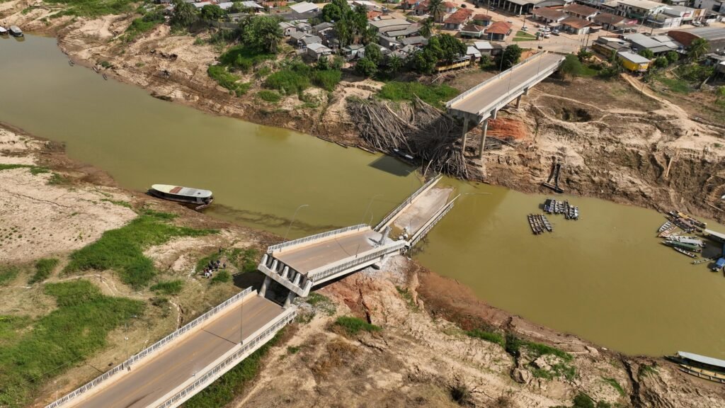Erosão do solo e instabilidade do terreno na área da ponte em Sena Madureira Acre